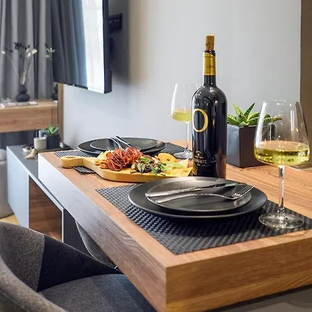 Aristotelian Virtues - Agapi Appartement