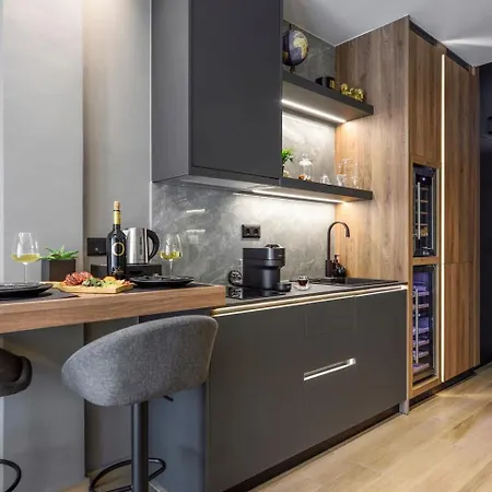 Aristotelian Virtues - Agapi Appartement