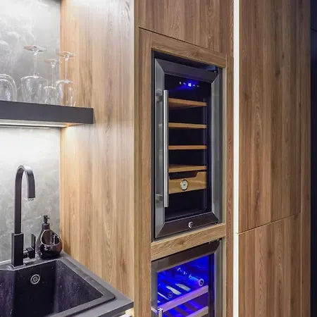 Διαμέρισμα Aristotelian Virtues - Agapi