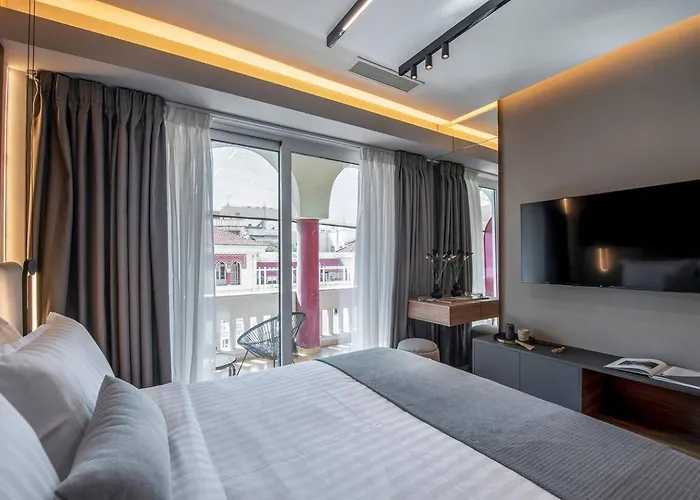 Aristotelian Virtues - Agapi Apartament *