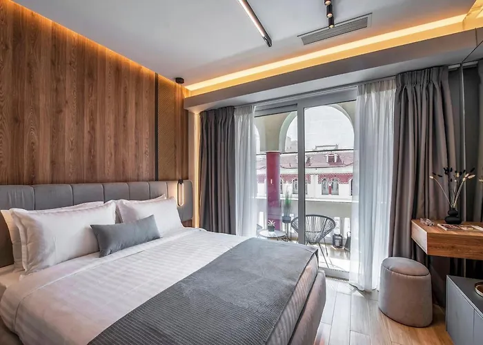 Aristotelian Virtues - Agapi Apartament *